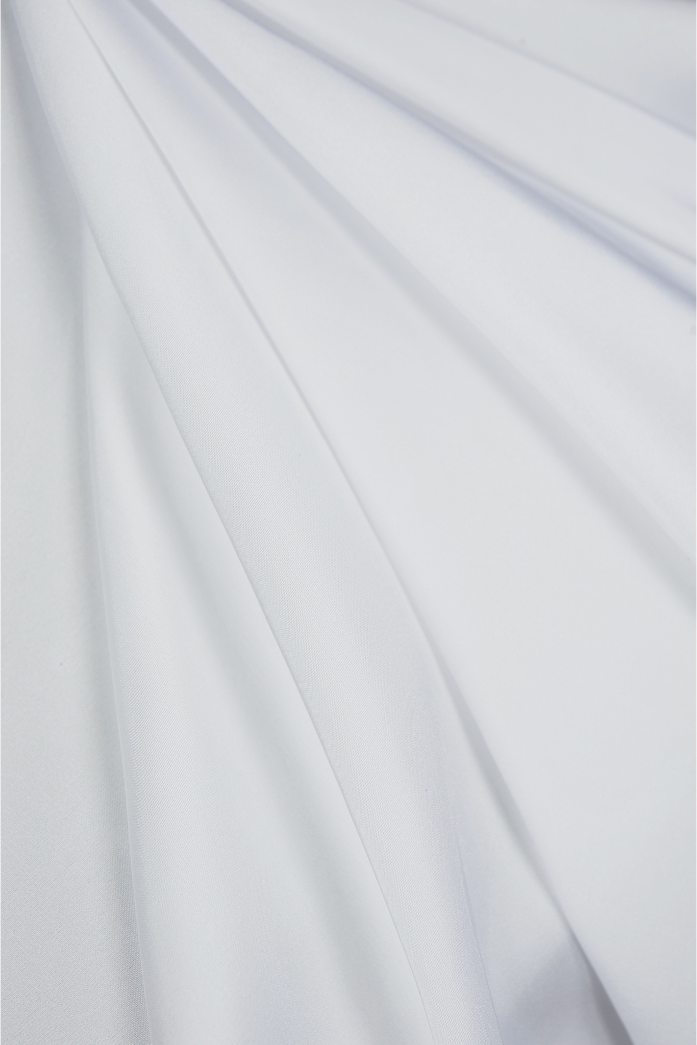 LIGHTWEIGHT AND SOFT SATIN