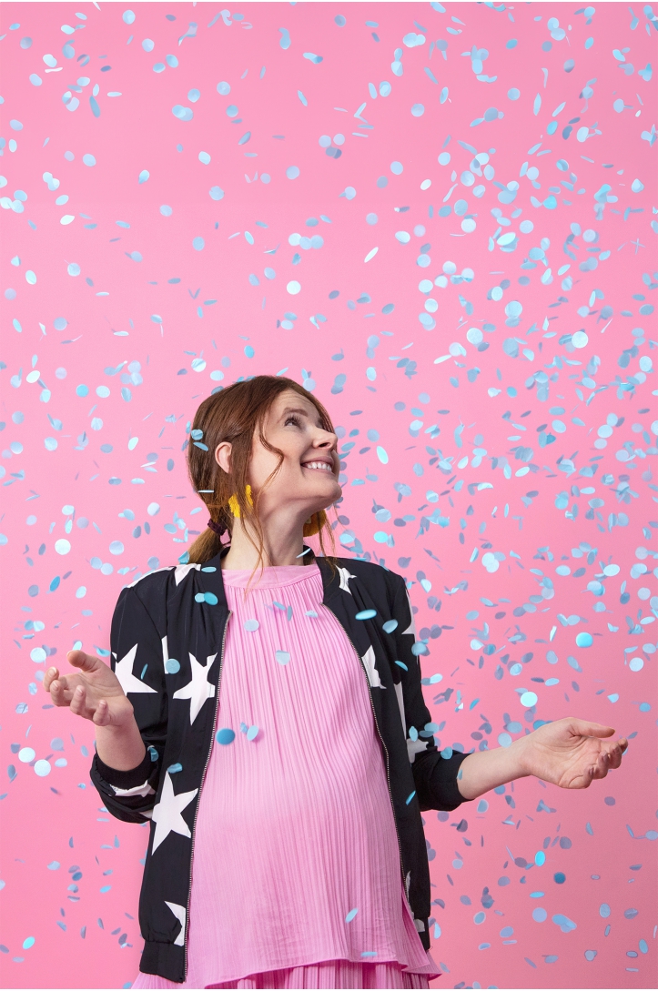 CONFETTI CANNON SHOOTING OUT BLUE TISSUE PAPER CIRCLES 60 CM