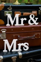 Holzaufschrift Mr & Mrs, weiß, 50x9,5cm