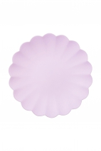 Plastic plates with a frill