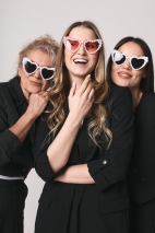 Heart-shaped glasses with pearls