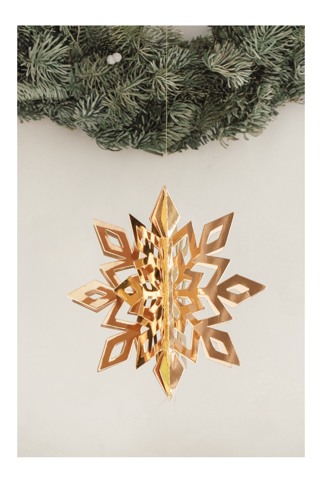 Snowflake Hanging Decorations Gold