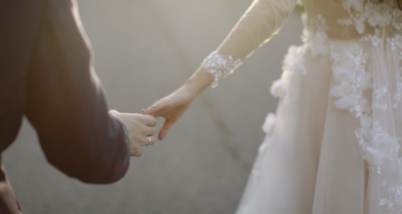 Jak wybrać koronkę do sukni ślubnej